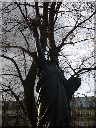 P2330933