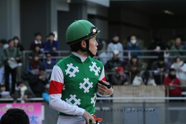 15 12 中京競馬場5r菱田裕二騎手 井桁絣模様 写真共有サイト フォト蔵