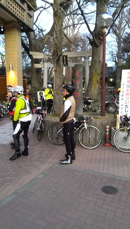 寒い朝でした。亀ヶ岡八幡
