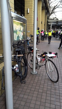 自転車たち 逗子市役所前に集結