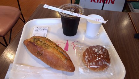 ガーリックパンとコーヒーアンパン
