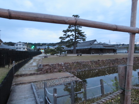 新居の関所 通過チェック待ち。(冗)