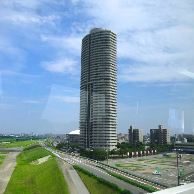 名古屋高速から見た、高層マンション「ザ・シーン城北」 - 4
