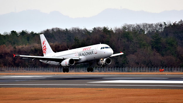 B-HSN_香港ドラゴン航空_エアバスA320-2