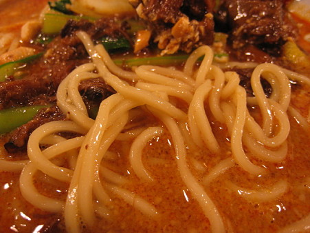 04あごすけ　ごまから麺（924円）　麺