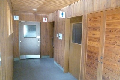 2014091111-025EntranceToilet