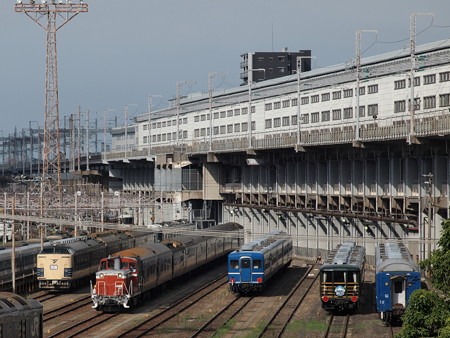 583系の脇にトワ入線