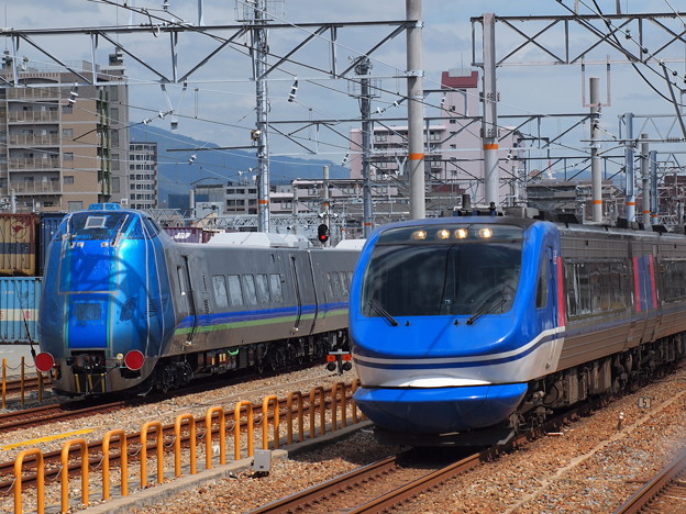 HOT7000系特急スーパーはくととキハ285系 山陽本線鷹取駅 写真共有サイト「フォト蔵」