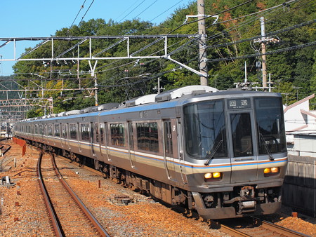 223系回送 東海道本線山科駅