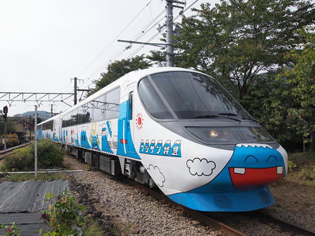 富士急8000系フジサン特急 富士急行線下吉田駅