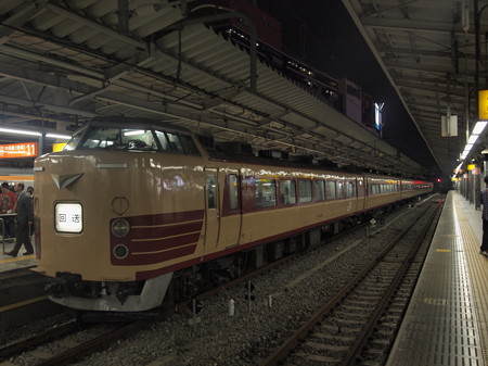 189系回送 中央本線新宿駅03