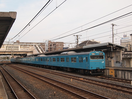 103系普通 阪和線上野芝駅