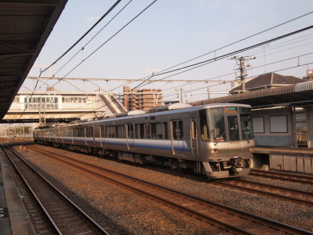 223系区間快速 阪和線上野芝駅