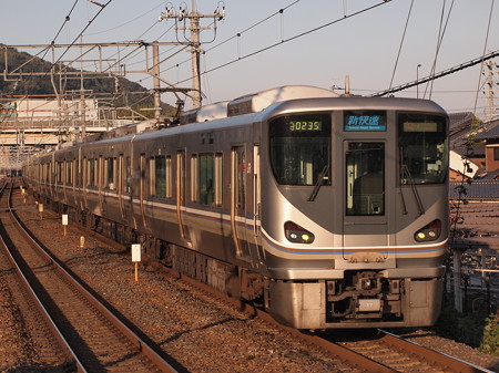 225系新快速 東海道本線島本駅