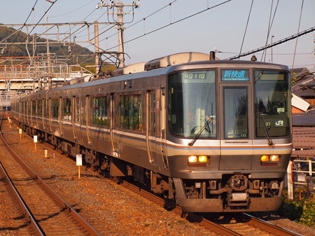 223系新快速 東海道本線島本駅01