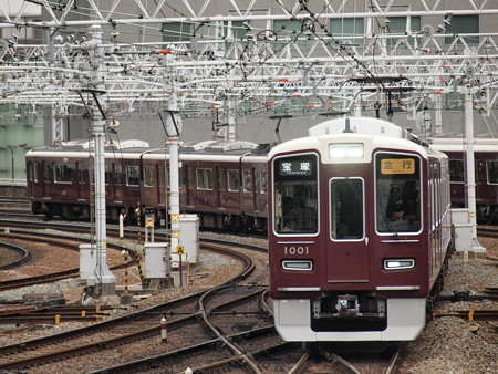 阪急1000系急行 阪急宝塚線梅田駅01