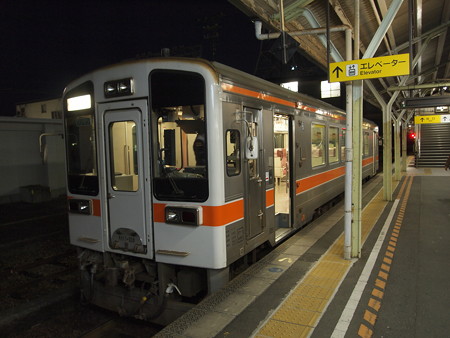 キハ11形普通 紀勢本線松阪駅