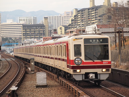 北大阪急行8000形 北大阪急行桃山台駅02