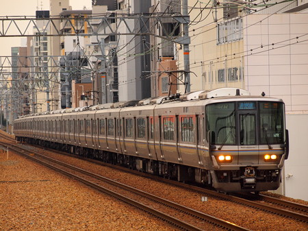 223系新快速 東海道本線さくら夙川駅01