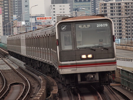 大阪市営地下鉄20系 御堂筋線西中島南方駅02