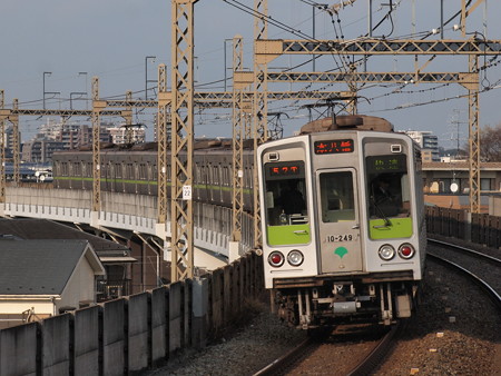 都営10‐000形快速 京王相模原線稲田堤駅01