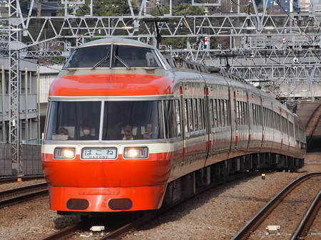 小田急7000形特急はこね 小田急小田原線喜多見駅01