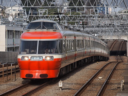 小田急7000形特急はこね 小田急小田原線喜多見駅02