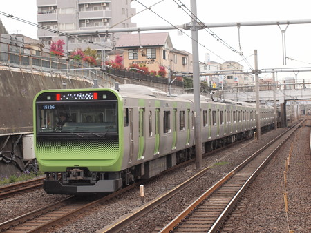 E235系普通 山手線鶯谷駅02