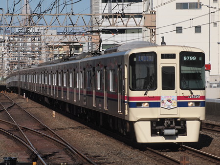 京王9000系快速 京王線笹塚駅01