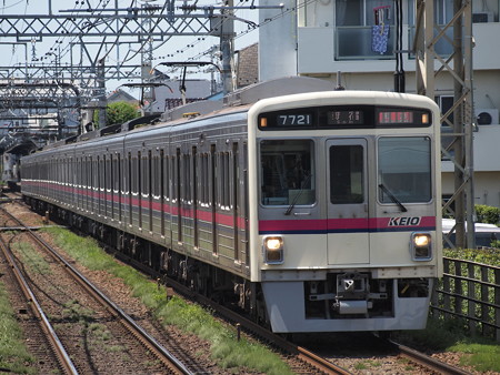京王7000系特急 京王線西調布駅02
