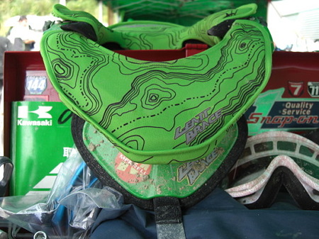 リアットブレイス