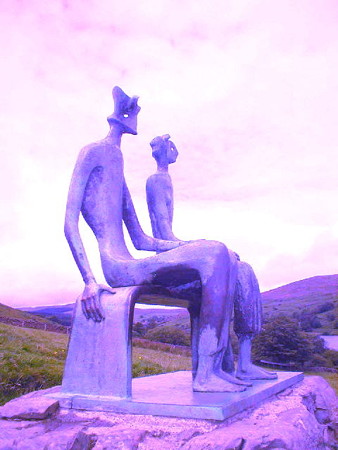 from Henry Moore_「王と王妃」の像-01