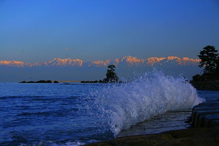 雨晴海岸から　立山連峰（内閣府海外向け英文広報誌に掲載）(1)