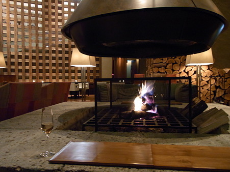 ハイアット箱根　リビングルームの暖炉