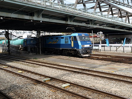 EH200-5(甲府駅)4
