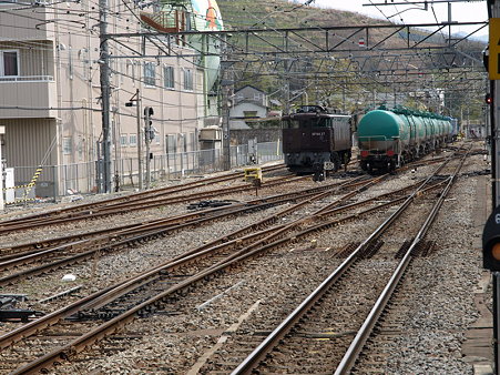 EF64-37とタキ(甲府駅)