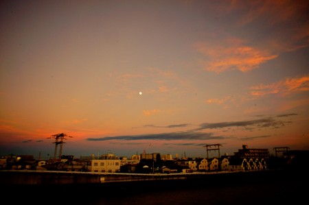 東の空には十三夜