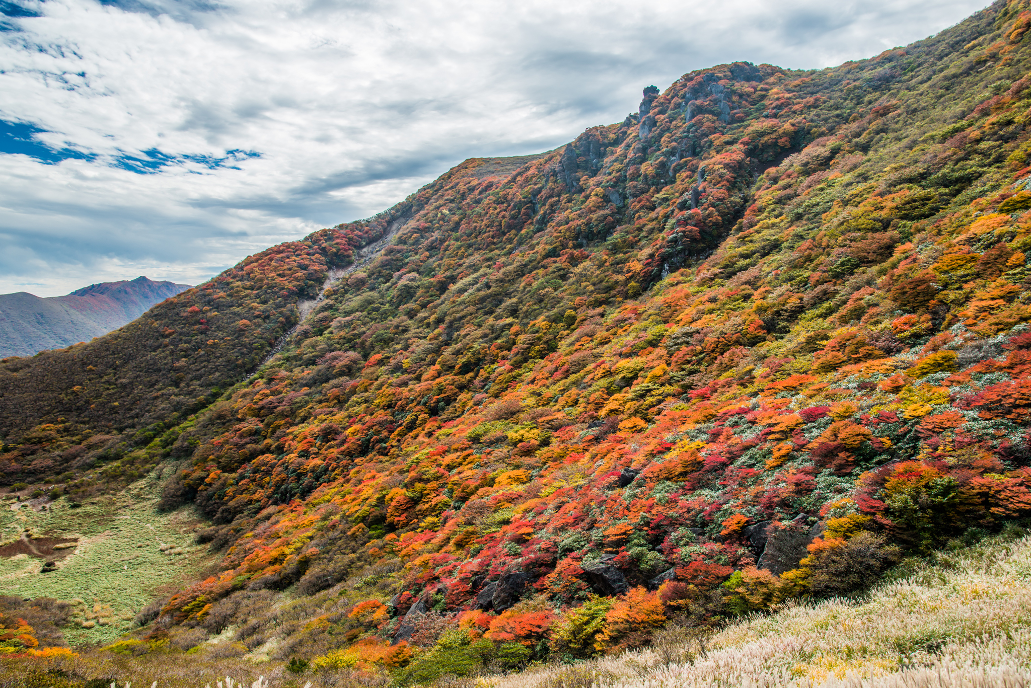 大鍋越しに大船山