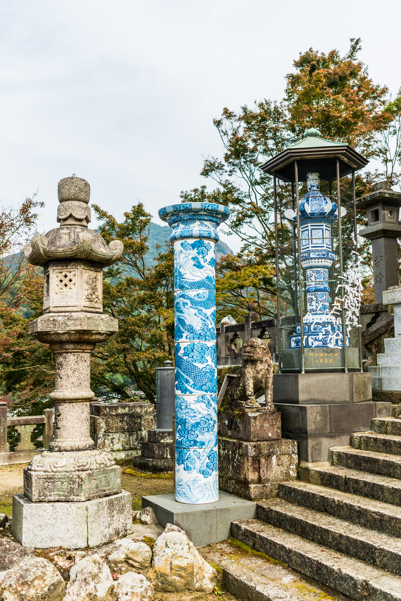 陶柱と灯篭@陶山神社