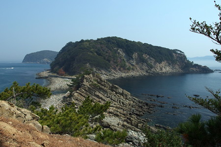 沖ノ島北東部から眺める虎島