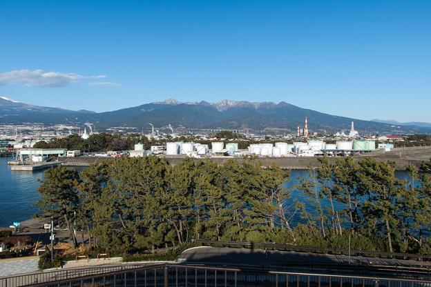 Photos: 田子の浦みなと公園から眺める愛鷹山