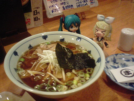 リン:「やっほぉーー♪♪ ラーメンラーメぇぇぇぇン!!!!!」