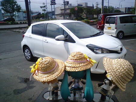 レンタカーを返納しました。 ミク:「ヴィッツさん、楽しい旅のお手...