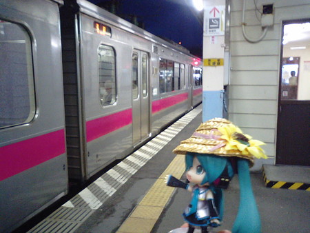 4分遅れて、青森駅に到着しました。すぐに奥羽線弘前行きに乗り換え...