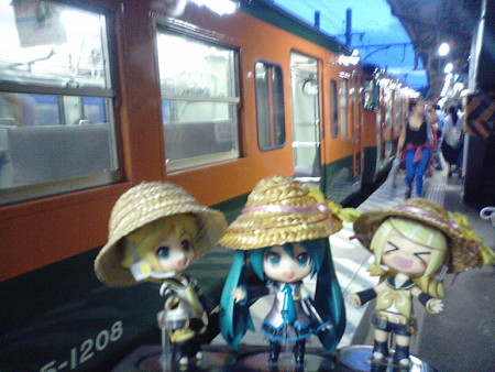 3分遅れて水上駅に停車。さあ民族大移動! 急いで乗り換えだ!! ...