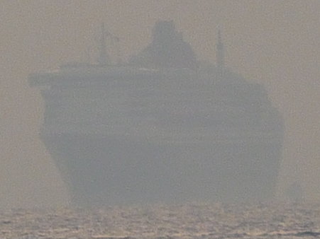 100219-QM2入港 (9)