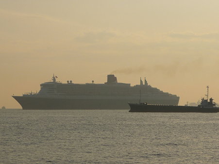 100219-QM2入港 (25)