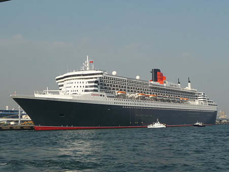100219-QM2停泊中
