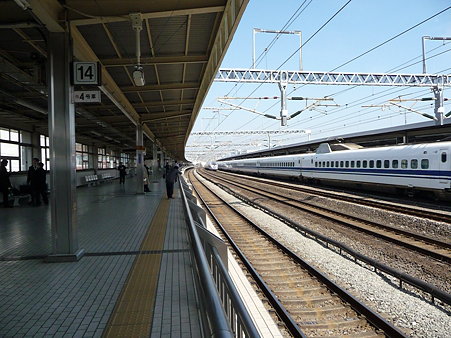 100223-小田原駅 500系追抜き
