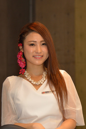 東京モーターショー2015東海理化ブースコンパニオンなお姉さん
